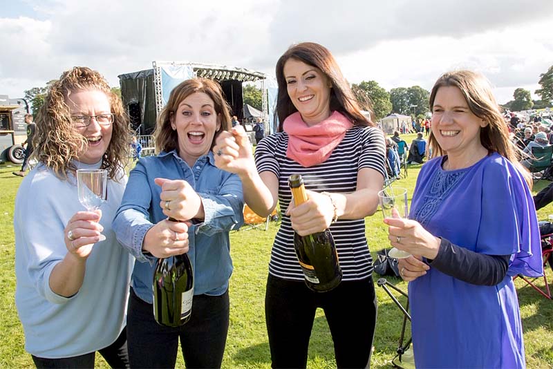 Proms & Prosecco in the Park