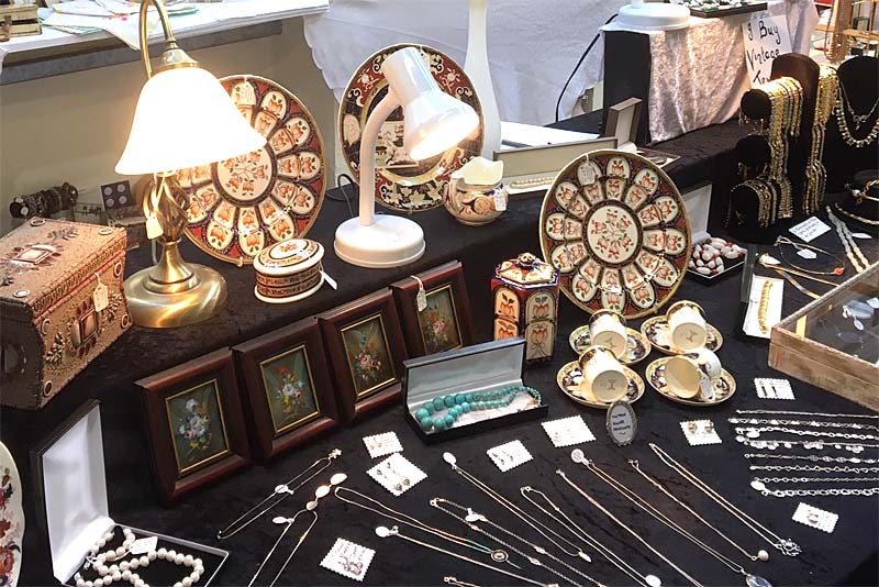 antiques and collectables at trinket box