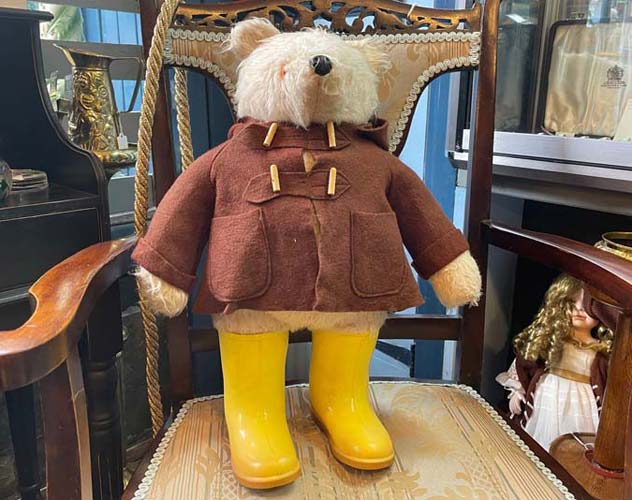 Gilbeys Antiques & Collectables