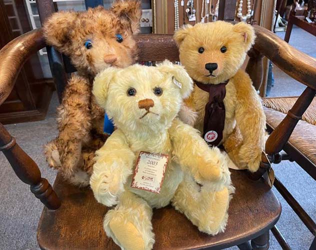 Gilbeys Antiques & Collectables