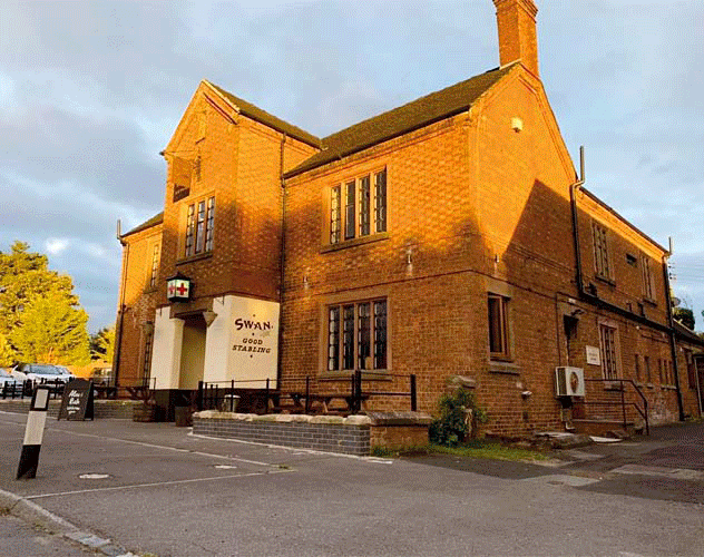 photos of swan at forton public house