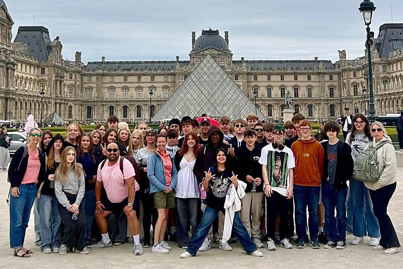 students outside the louvre in paris