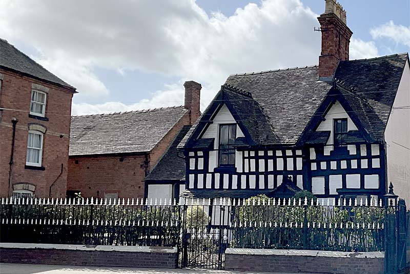 smallwood lodge tudor building in newport