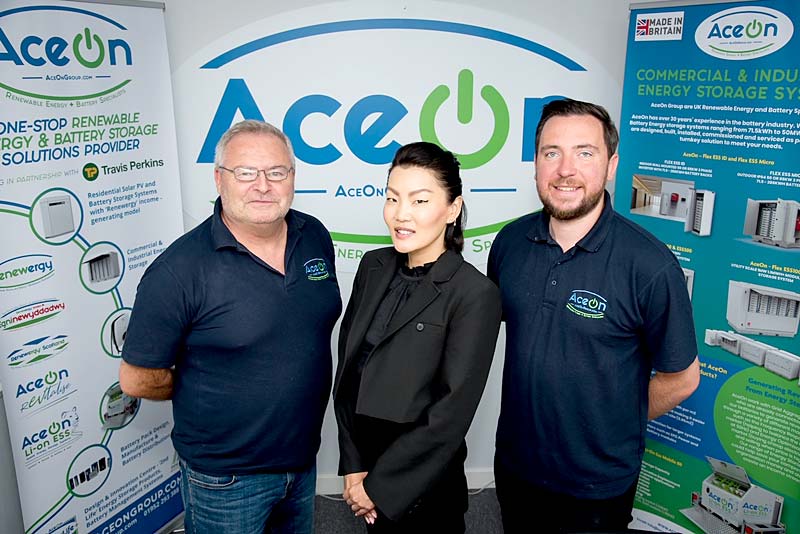 Jean Maclachlan with AceOn managing director Mark Thompson