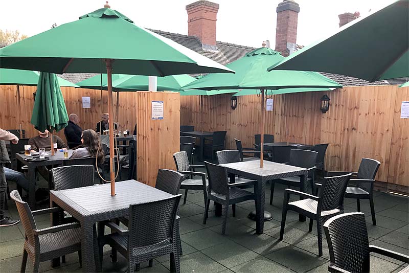 roof garden at the railway tavern pub newport