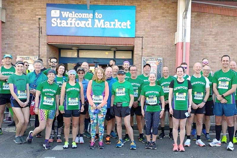 newport runners line up before race